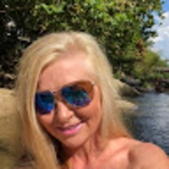 Meet your Posher, Heather - Picture 1 of 1